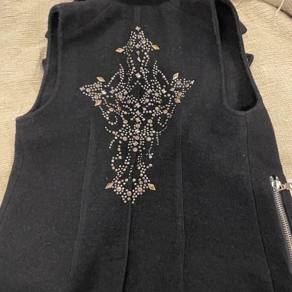 Jeweled Opened vest - Picture 6 of 7